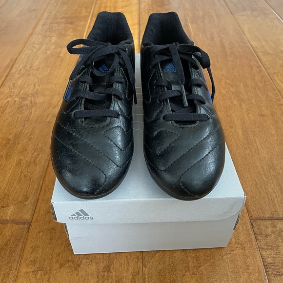 Adidas Youth Soccer cleats - Picture 2 of 8